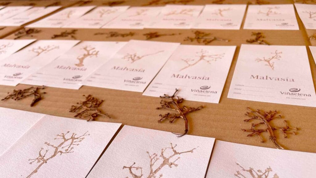 etiquetas marcadas con raspón